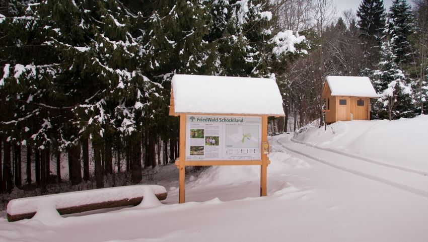 Ein Lageplan des Waldes findet sich auch auf der Infotafel am FriedWald-Eingang.